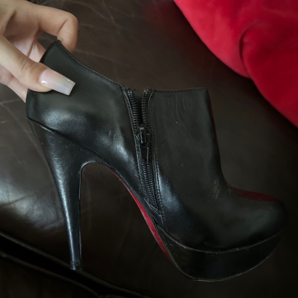 Le chateau stiletto heels
